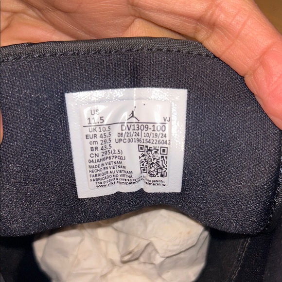 Air Jordan 1 Low Se Men's Black and White Sneakers, Size 11.5 - Picture 11 of 14